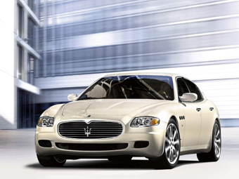 Maserati Quattroporte.  Maserati
