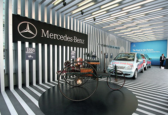  Mercedes-Benz.  .