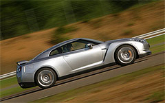  Nissan GT-R 