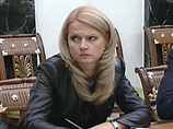 В то же время глава Минздравсоцразвития Татьяна Голикова пояснила, что этим законопроектом повышается ответственность руководителей бюджетных учреждений, "в том числе установление ограничений в трудовых договорах с учредителем на крупные сделки"