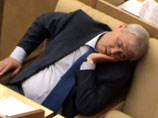 На заседаниях Госдумы РФ как правило присутствуют около 70 депутатов, но система голосования выдает более 400 голосов