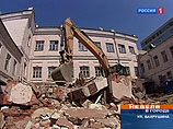Накануне участники движения "Архнадзор" пытались помешать сносу зданий в усадьбе Алексеевых