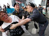 "Во всех автобусах для задержанных будут вывешены телефоны горячей линии Общественного совета", - отметил он