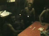 Пока имеется лишь узкая служебная скважина шириной 15 сантиметров, позволяющая спускать горнякам воду, еду и другие предметы первой необходимости