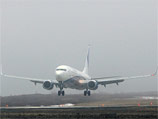 В Норильске в понедельник утром благополучно приземлился Boeing-737-800 с 38 пассажирами на борту, у которого после взлета лопнуло лобовое стекло