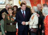 "Мы должны совместно заботиться о памяти, памяти будущих поколений, не допуская какого-либо искажения исторических событий, мы должны отстаивать правду о событиях той войны, тем более что есть сила, которая пытается изменить эту историческую правду", - ск