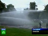 В Штутгарте подавлена демонстрация противников строительства нового вокзала, ради которой власти хотят вырубить деревья в парке
