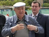 Временно исполняющий обязанности мэра Москвы Владимир Ресин может стать градоначальником на ближайшие два года, а затем добровольно по договоренности с Кремлем с почетом уйдет в отставку после выборов 2012 года, считают СМИ