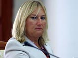 Елена Батурина, отвечая на вопрос корреспондента "Интерфакса", ощущает ли она давление на свой бизнес, ответила: "Ну да, истерия"