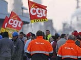 Компании потребовали от правительства принять меры к удалению забастовщиков с объектов, работе которых они препятствуют: сейчас они в той или иной мере затрудняют работу 11 из 12 нефтеперерабатывающих заводов страны