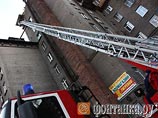 Самостоятельно открыть дверь в квартиру спасателям она не может, поэтому на помощь вызвали родственников. На место прибыли сотрудники аварийных и спасательных служб