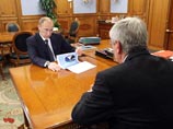 "Неправильно поставленная тендерная составляющая" дала возможность увести "порядка 1,2 миллиарда рублей", заявил глава Росфинмониторинга Юрий Чиханчин