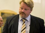 "Пограничники без объяснения причин отняли у нее финский паспорт, который был еще в силе, а это означает, что она больше не сможет вернуться в Финляндию", - сообщил "Интерфаксу" представитель Салонен в Финляндии Йохан Бекман