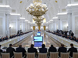 Путин призвал чиновников сформировать такую экономическую политику и стратегию, "при которой все усилия федеральных и региональных органов власти должны быть переориентированы на развитие реального сектора"