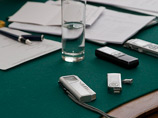 Авторы законопроекта считают, что владельцам СМИ необходимо дать время до 1 февраля 2017 года на изменение корпоративных цепочек в соответствии с нормами документа