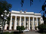 Главным инициатором разбирательства стал губернатор Андрей Бочаров, чей предшественник Сергей Боженов в свое время оскандалился массовым вывозом местных чиновников и членов их семей в Италию