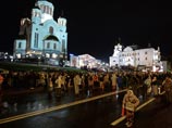 Верующие во время крестного хода от Храма-на-Крови в Екатеринбурге до монастыря Святых Царственных Страстотерпцев на Ганиной яме в память о гибели в Екатеринбурге царской семьи Романовых, июль 2014 года