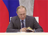 Спустя пять лет после своей знаменитой речи на заседании исполкома ФИФА в Цюрихе, министр спорта РФ Виталий Мутко в честь своего 57-летия получил от президента РФ Владимира Путина в подарок самоучитель английского языка