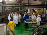 Вопрос о долгах по зарплате на острове Шикотан подняла в ходе "Прямой линии" с Владимиром Путиным жительница села Озерское по имени Татьяна. Долг, который компания накопила перед 53 работниками, составляет около шести миллионов рублей