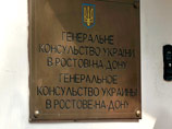 Вечером 27 апреля Вера Савченко пыталась выехать из России через КПП "Чертково - Милово". Украинка отказалась покидать машину с дипномерами. В результате она уехала в Ростов-на-Дону и оказалась в здании Генконсульства Украины