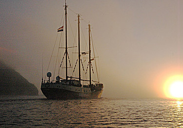  Rainbow Warrior II.    greenpeace.org
