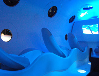  SpaceShipTwo.    Space.com