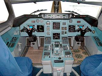 Кокпит "Ту-204". Фото с сайта flightglobal.com 