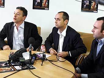   "  "      -.  AFP