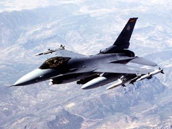  F-16.   