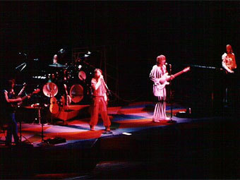  Yes, 1977 .   Rdikeman, Wikimedia Commons