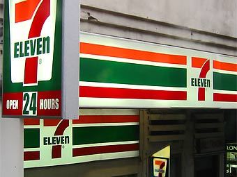  7-Eleven.  Calvin Teo   wikipedia.org