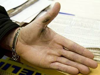 Обожженая выстрелом рука Сергея Комиренко. Фото Индрека Суси, dv.ee.