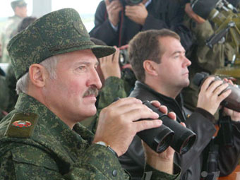 Александр Лукашенко и Дмитрий Медведев на учениях "Запад-2009". Фото Министерства оборны Белоруссии.