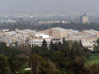 Вид на студию Warner Bros. в Калифорнии. Фото пользователя Mikani с сайта en.wikipedia.org