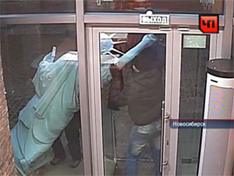 Кадр из видео с камеры наблюдения, переданного в эфире телеканала НТВ