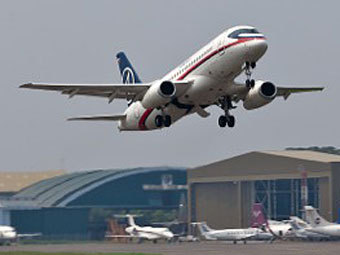 Sukhoi SuperJet-100  .   