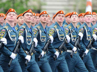 Участники парада на Красной площади 9 мая 2012 года. Фото РИА Новости, Илья Питалев